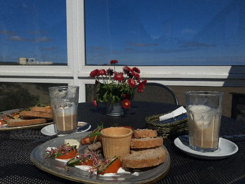 fruehstueck am fenster